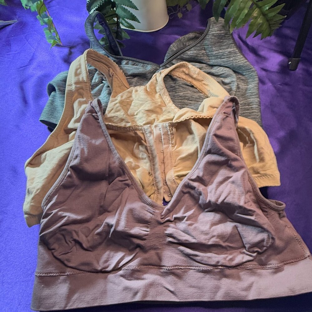 📌Glamorise 3 Comfy Wireless Bras 1 Front Closure, 1 Back, 1 Bralette 42 DD